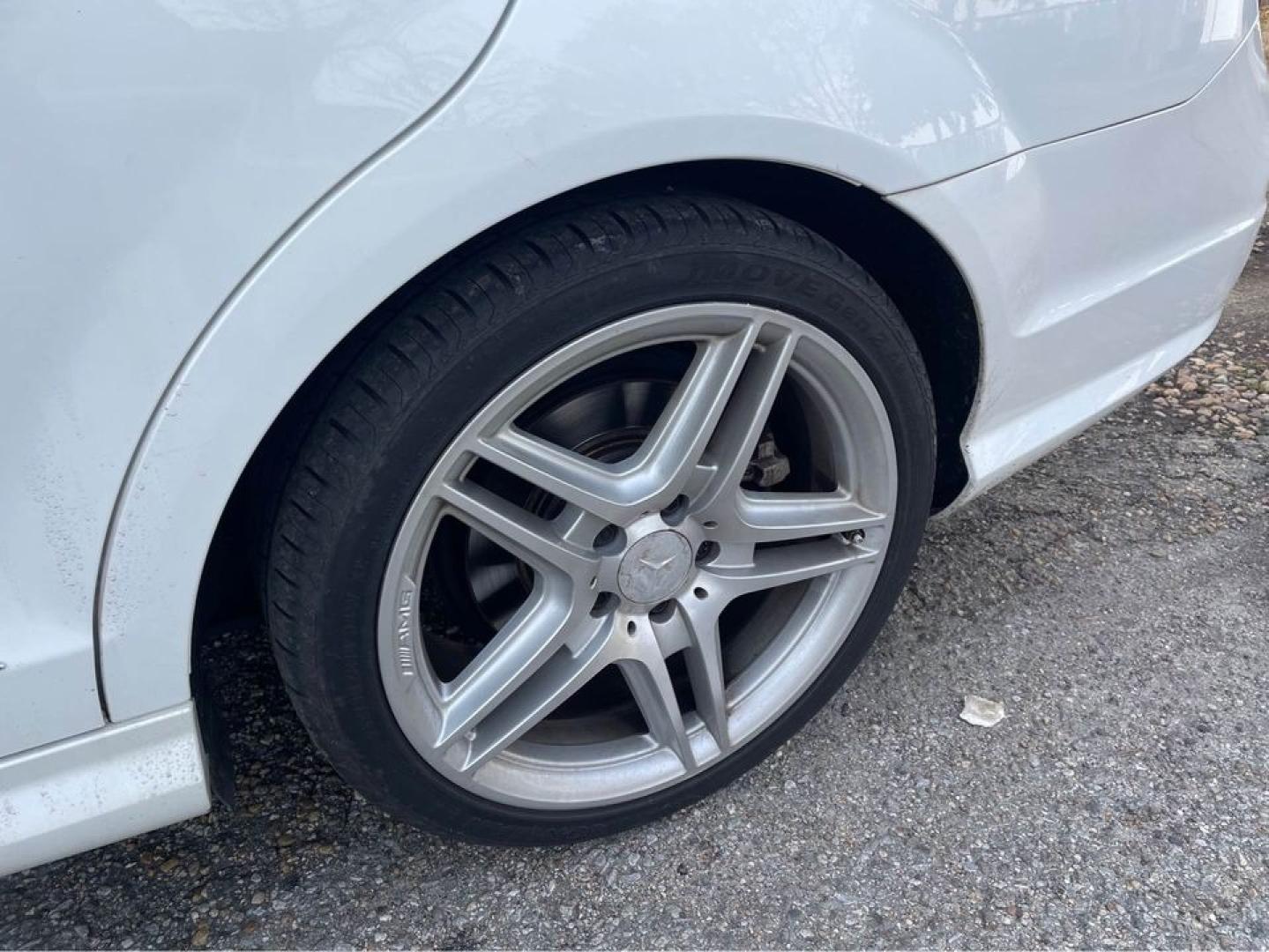 2013 WHITE Mercedes-Benz C-Class (WDDGF8AB5DR) with an V6 engine, Auto transmission, located at 5700 Curlew Drive, Norfolk, VA, 23502, (757) 455-6330, 36.841885, -76.209412 - Photo#8